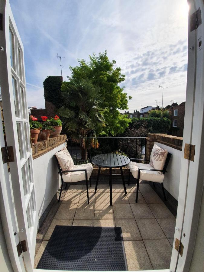 Lovely Large 1 Bed Renovated Flat W Balcony & 600mb Wifi * Лондон