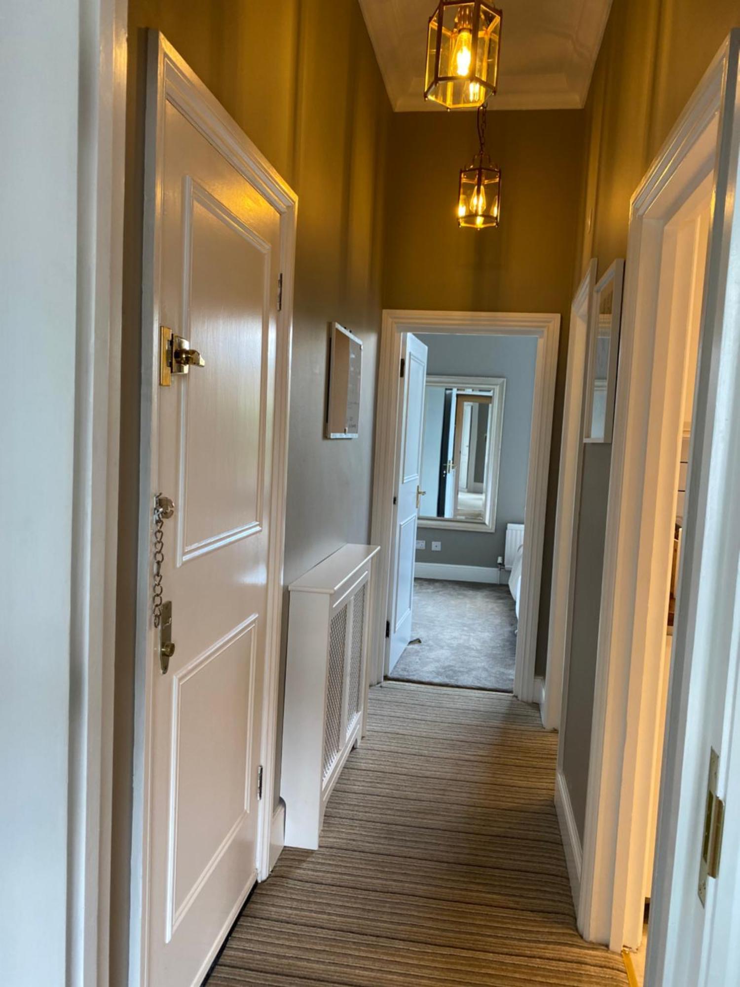 Lovely Large 1 Bed Renovated Flat W Balcony & 600mb Wifi Апартаменты Лондон
