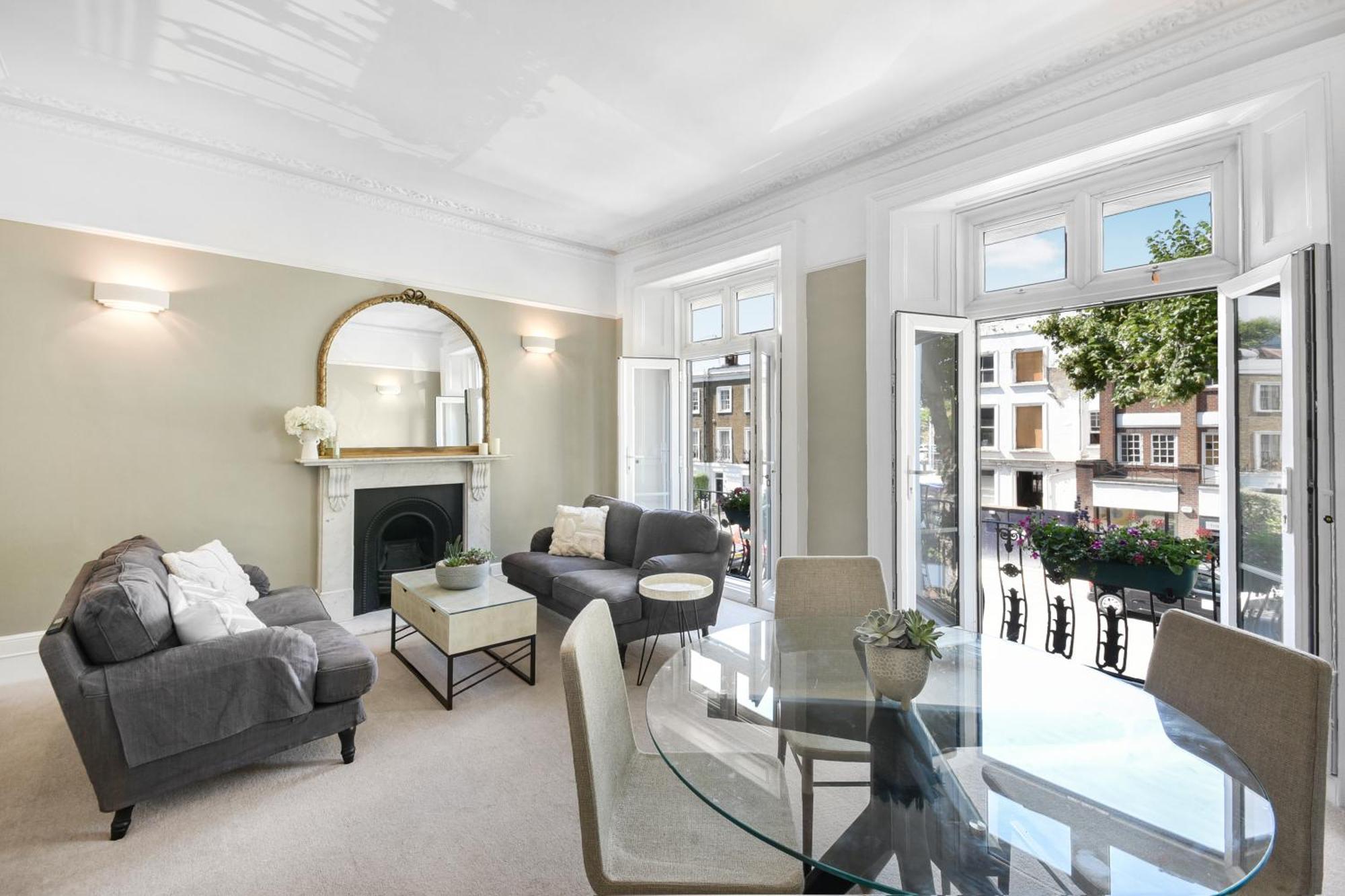 Lovely Large 1 Bed Renovated Flat W Balcony & 600mb Wifi * Лондон